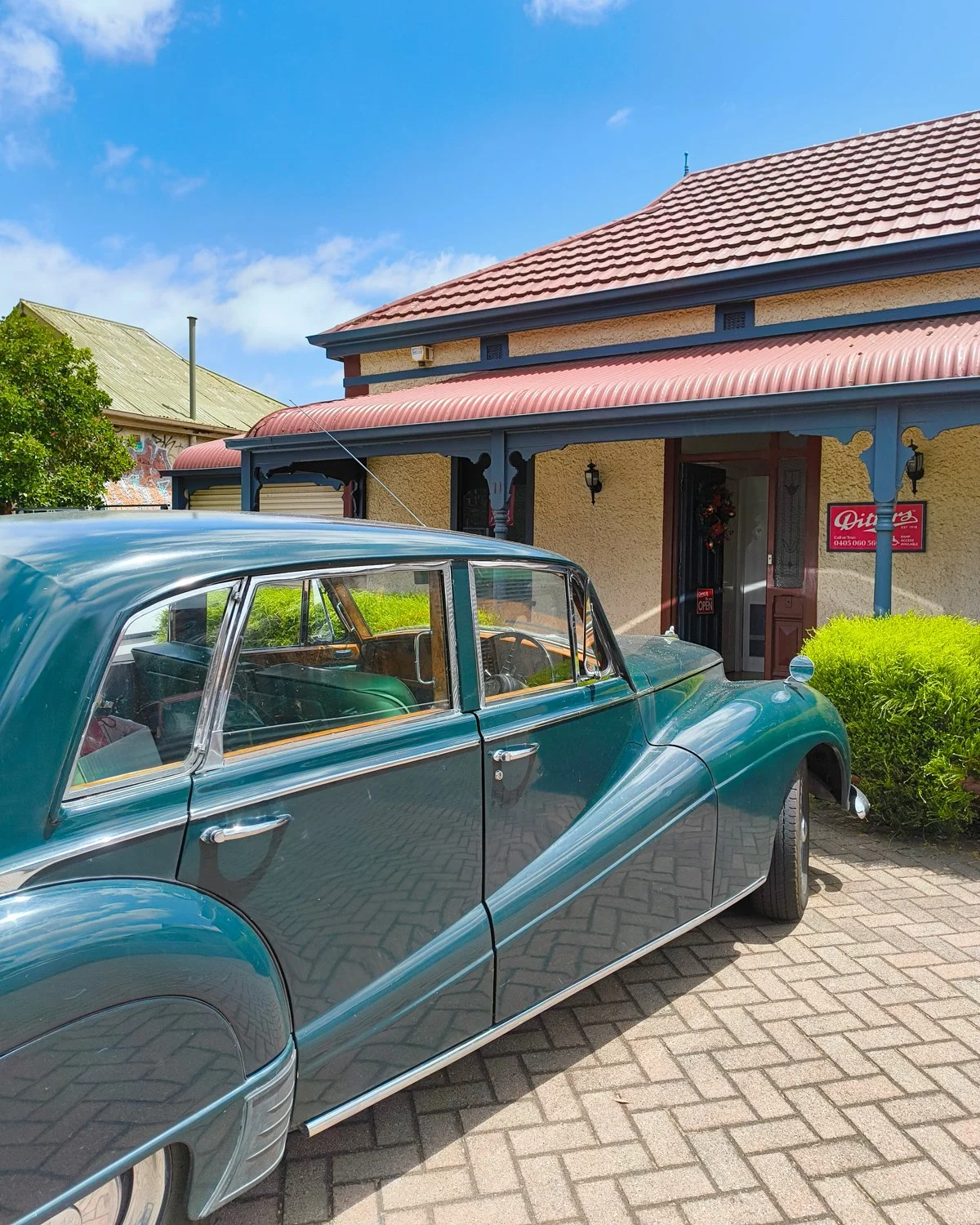 Free, easy parking right at the door makes our Melrose Park shop a fine choice if you&rsquo;d rather not head into town. Drive in Monday to Friday, 10am to 3pm. Vintage car optional 😉