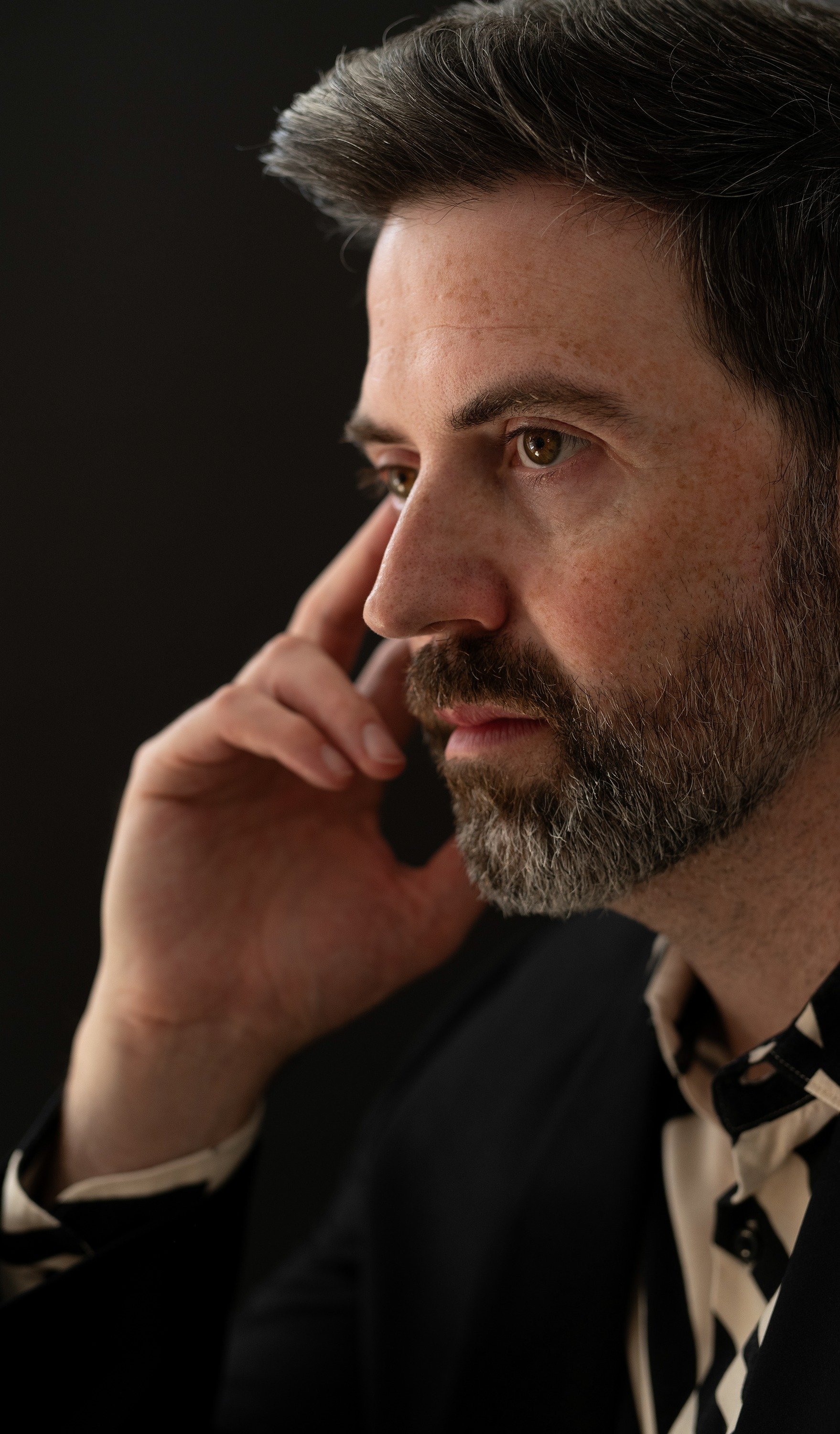 Dustin_Gledhill_press_portrait_1758x3000_web.jpg