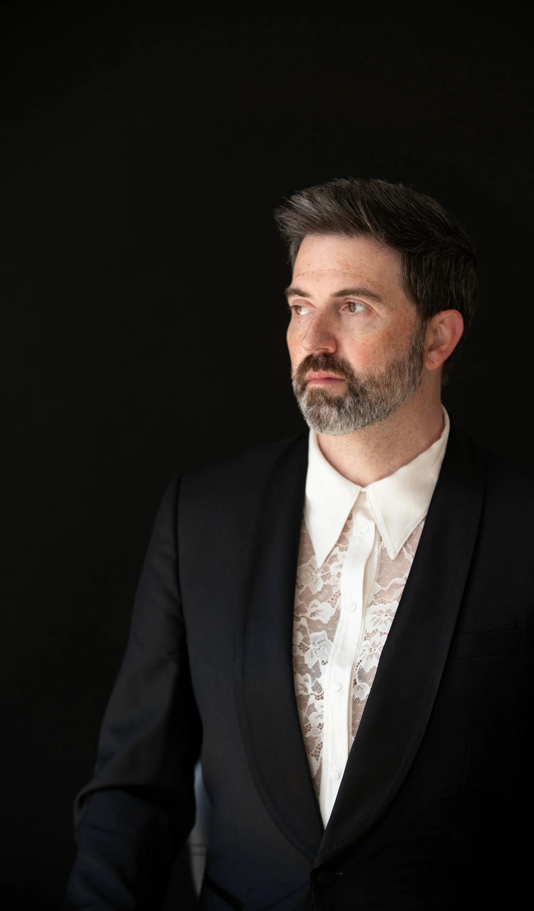 Dustin_Gledhill_press_portrait_1759x3000_web (1).jpg