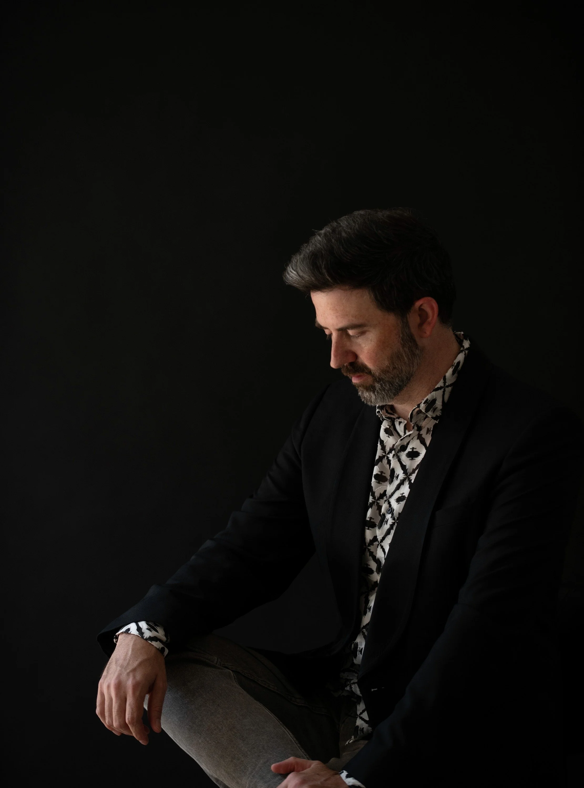 Dustin_Gledhill_press_portrait_1799x3000_web.jpg