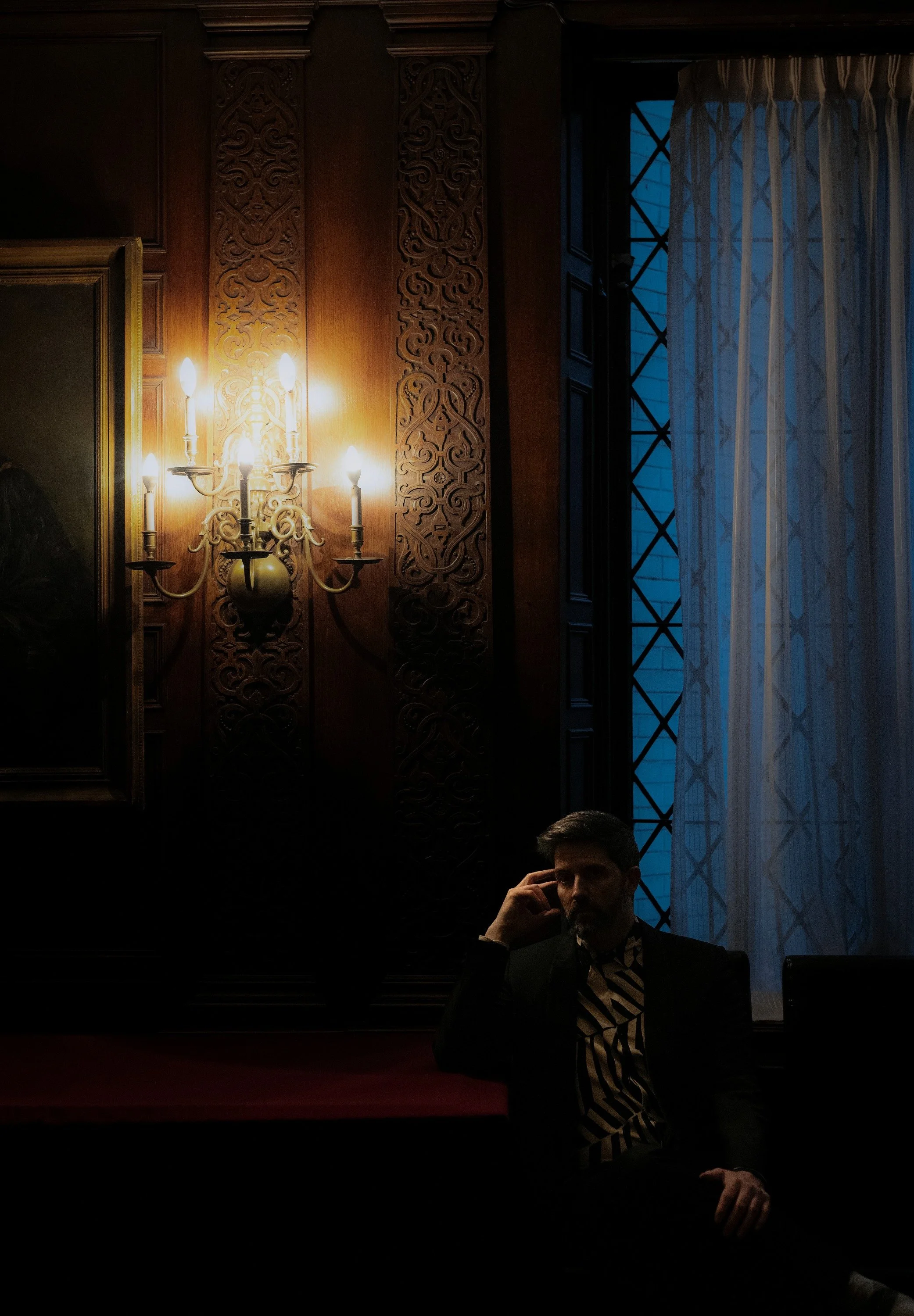 Dustin_Gledhill_press_portrait_2083x3000_web (1).jpg