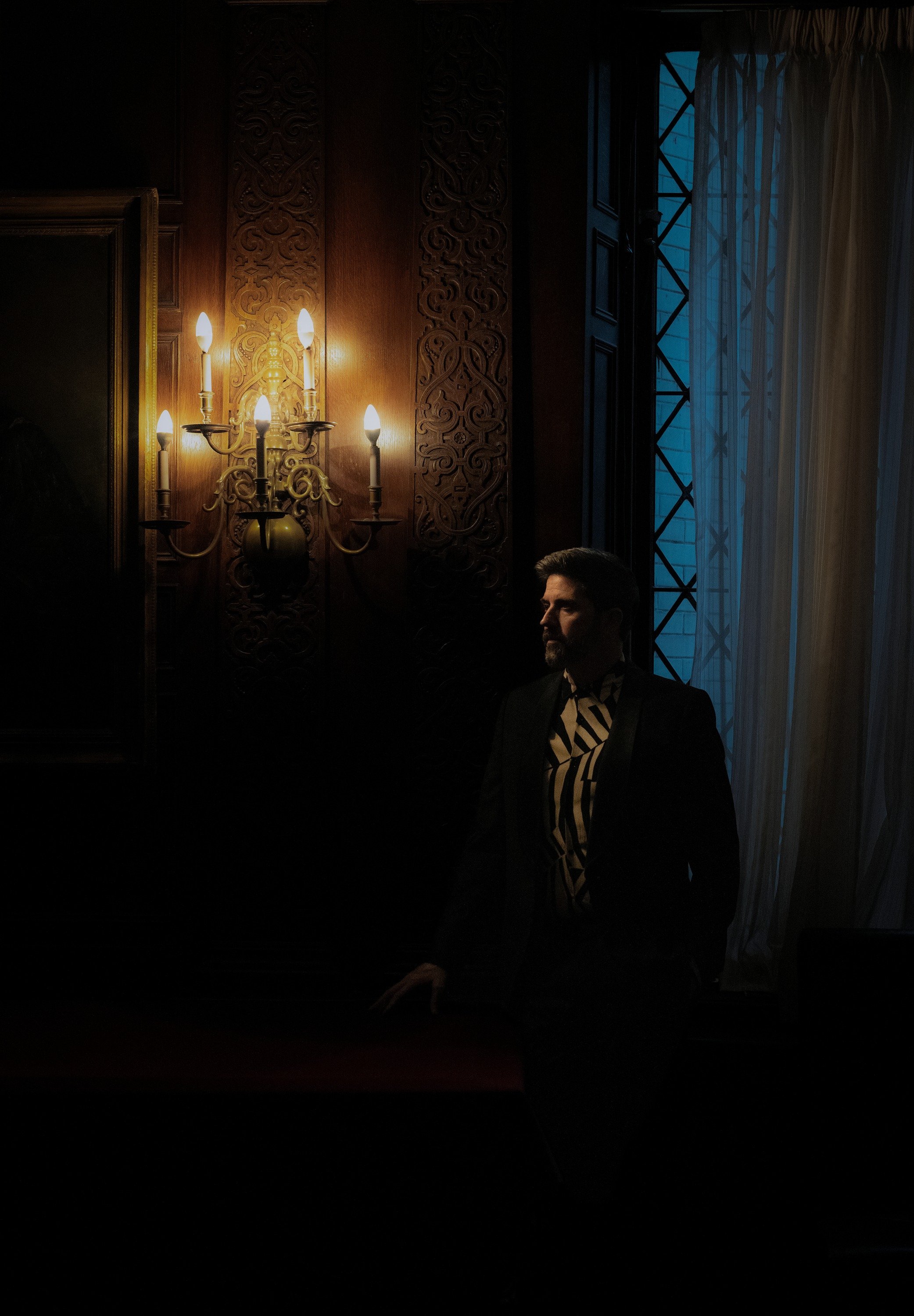 Dustin_Gledhill_press_portrait_2083x3000_web (2).jpg