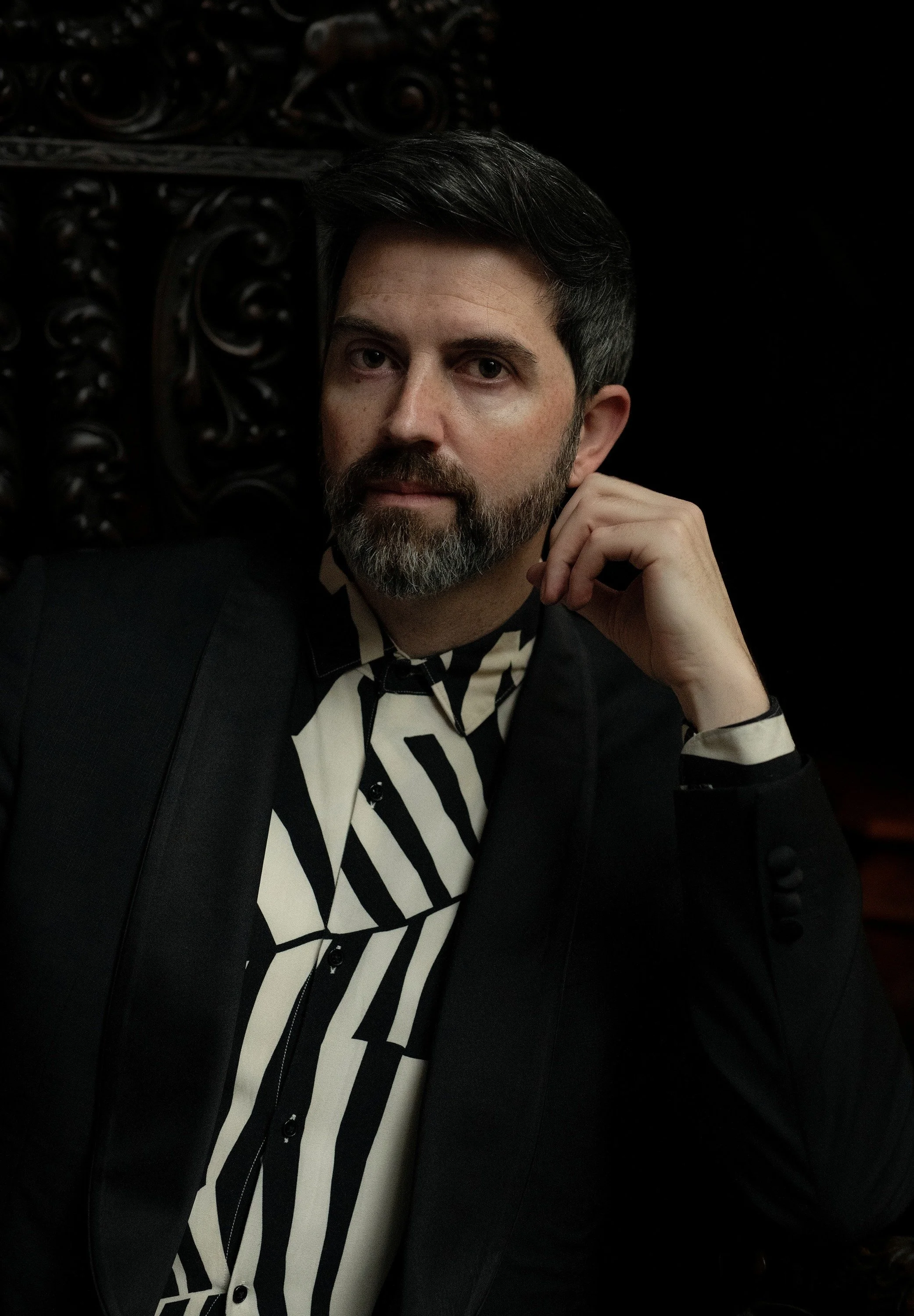 Dustin_Gledhill_press_portrait_2083x3000_web.jpg