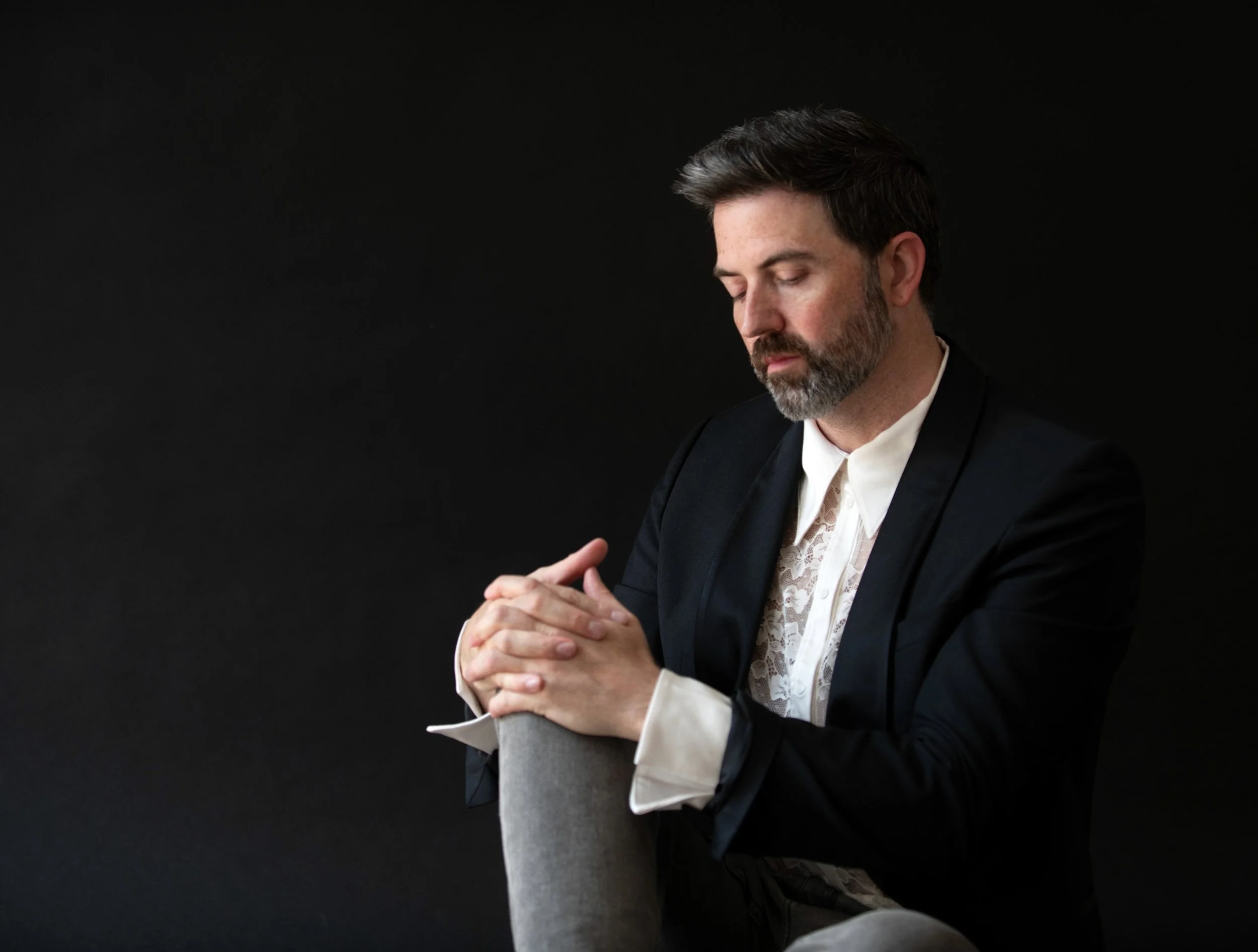 Dustin_Gledhill_press_portrait_3000x2272_web.jpg