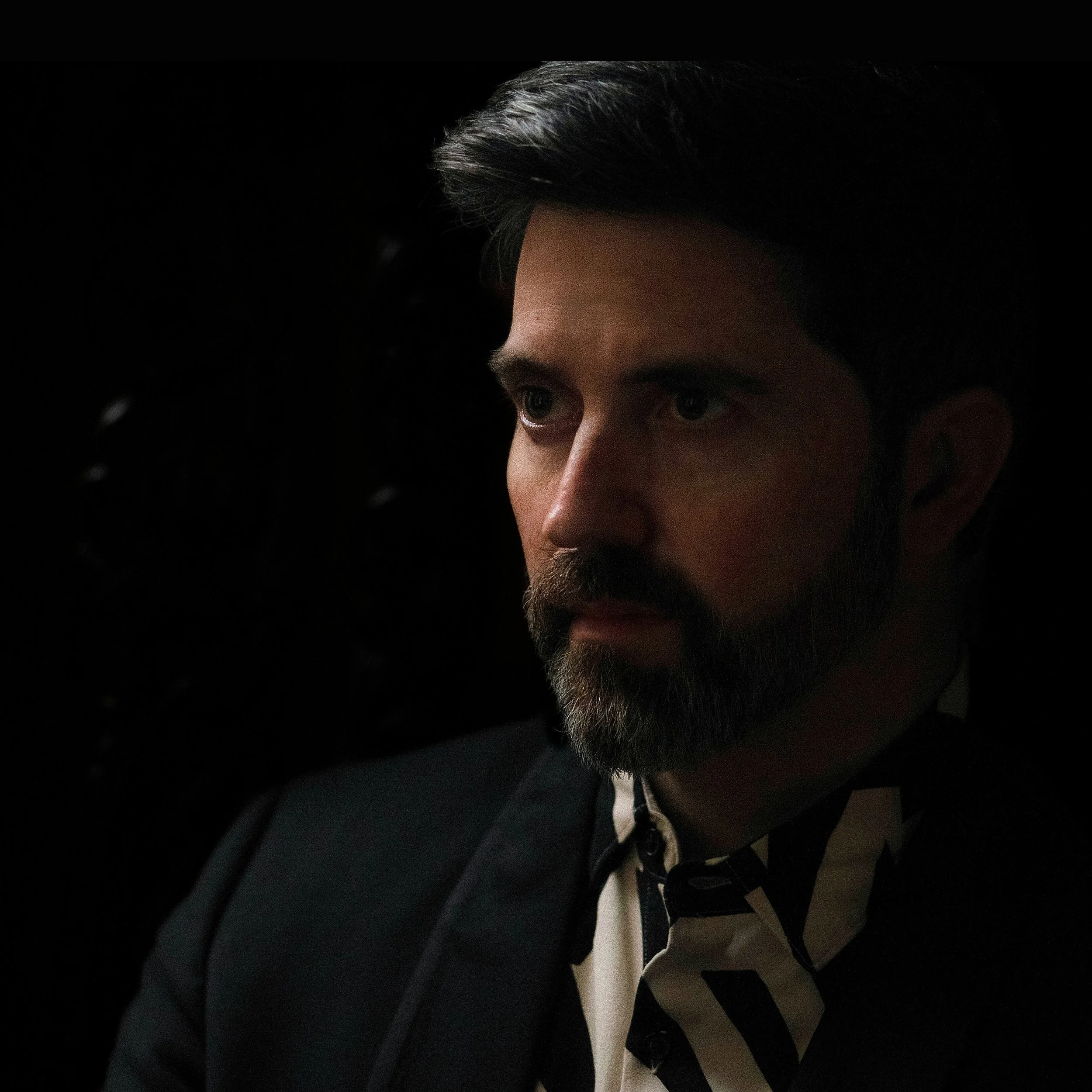 Dustin_Gledhill_press_portrait_3000x3000_web.jpg
