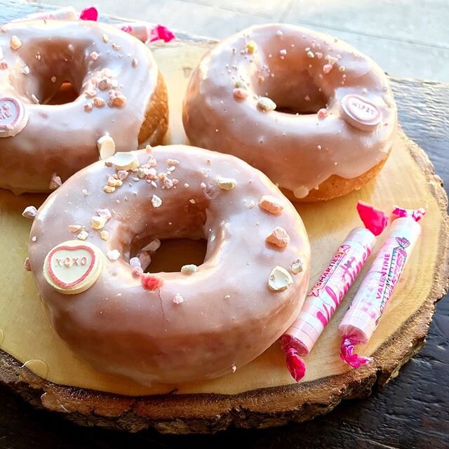 Sugar high💘
We featured these candy covered doughnuts in our Valentine&rsquo;s Day selection yesterday!
&bull; @smarties-infused glazed doughnuts topped with crushed Smarties and conversation heart candies
#donuts #doughnuts #vegandonuts #nycvegan #