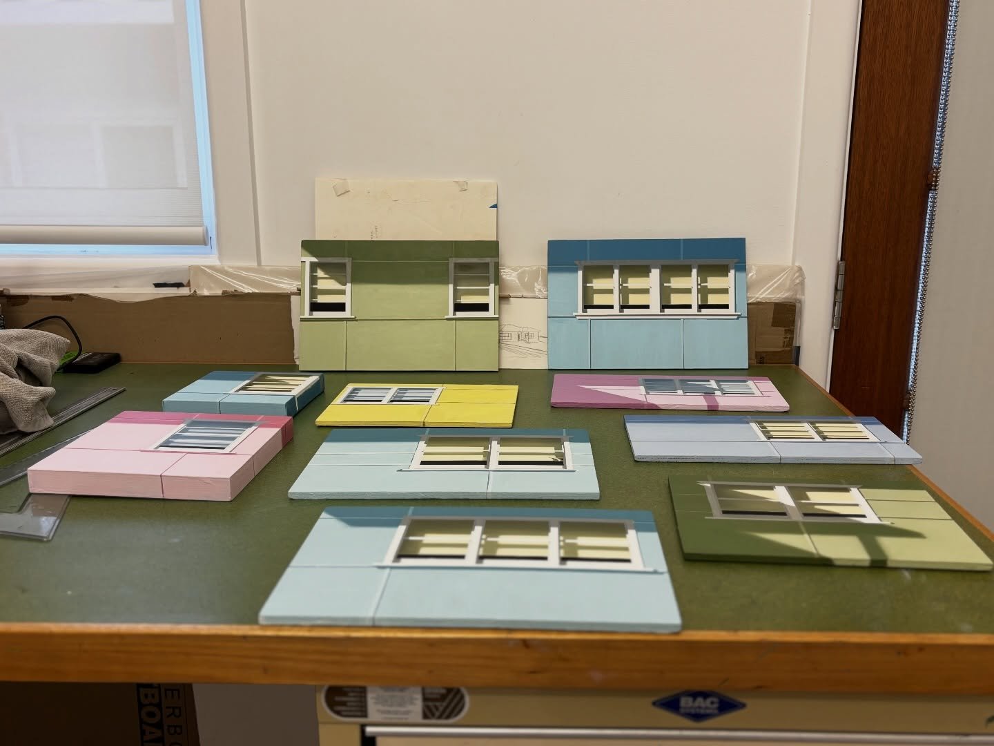 Studio views. 💙💛💚🩷 

#new #mini #paintings #colours #catherineodonnell