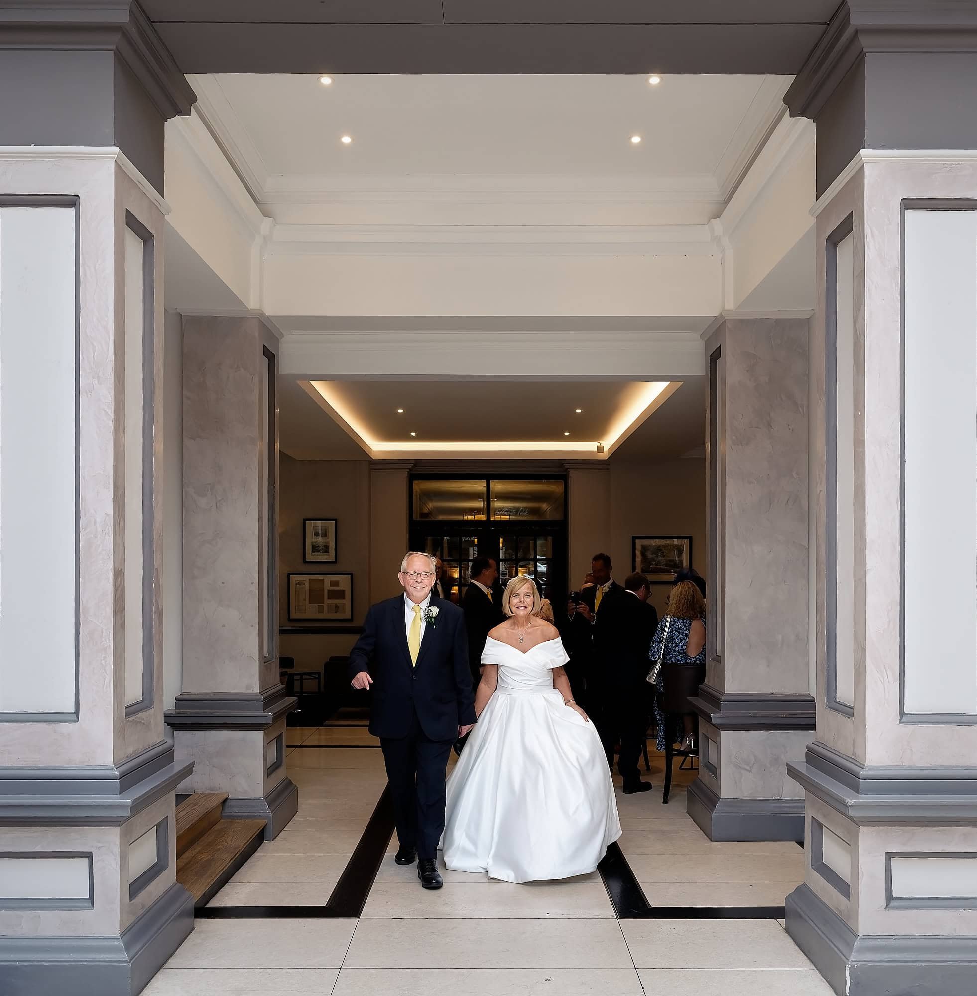 oatlands_park_wedding_photos_surrey_6.jpg