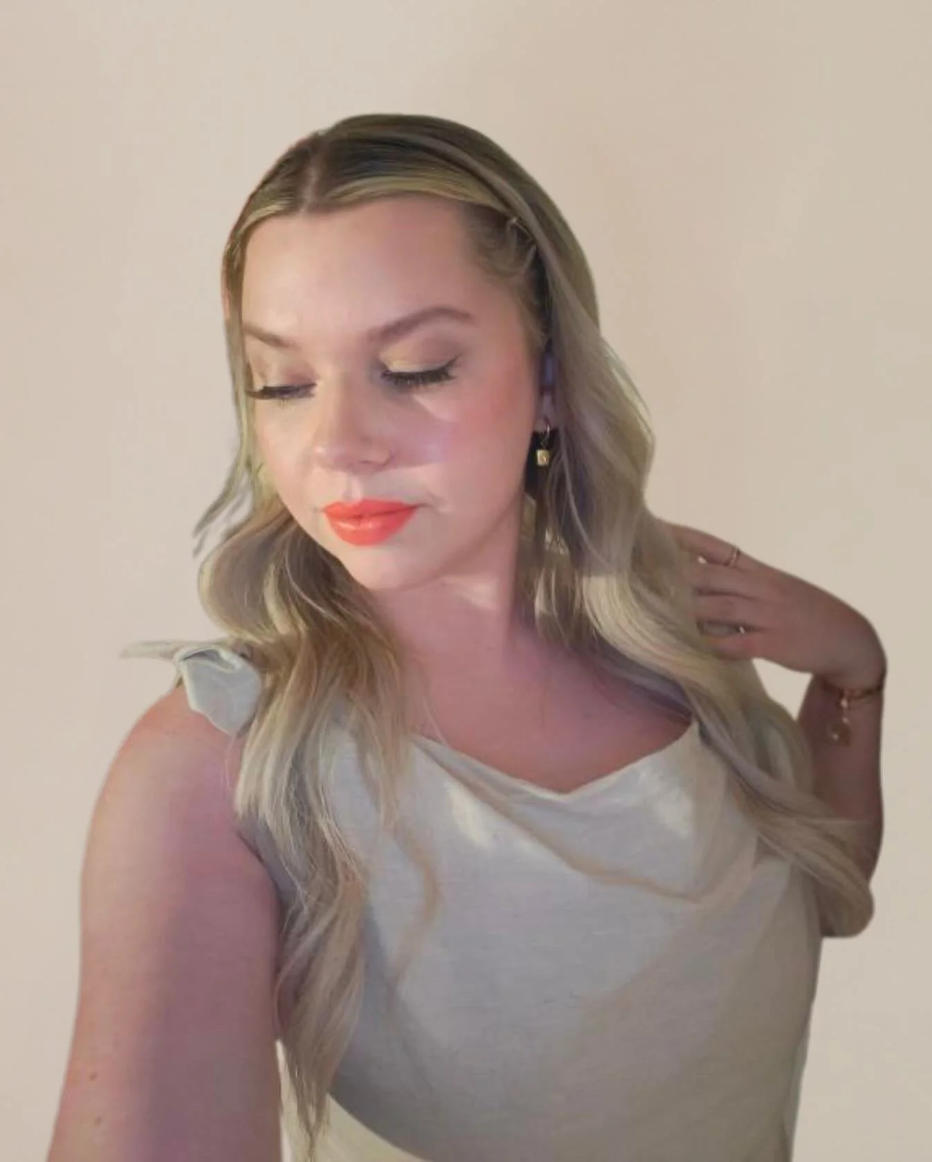 We 🫶🏽 seeing all our gorgeous hair besties sharing their results of a salon visit with us. Thanks @soph.kaphn for sharing your 🔥hair and selfie 🤏🏼

Extensions &amp; colour work created by @danishairinsta