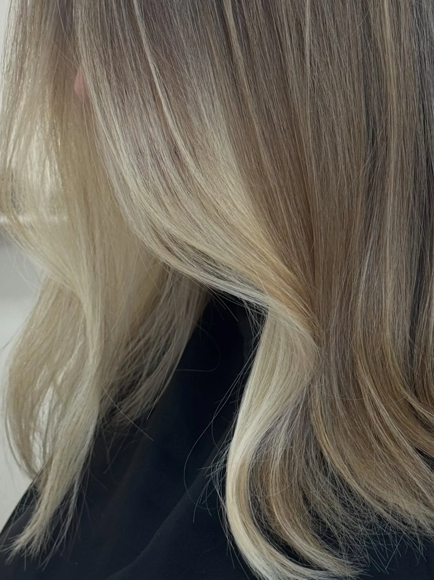 Our pov for a balayage service ✨

We don&rsquo;t know what we love more. Mixing up the exact amount of colour needed or when the foil pull and pre tone, looks this good 

#hairstylistpov #wellingtonhair #wellingtonsalon #hairtransformation