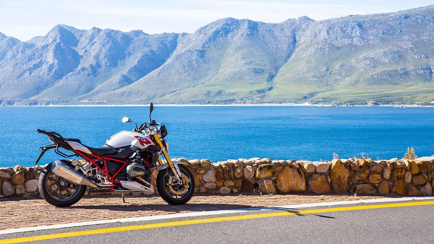 bmw-r1200r-2.jpg