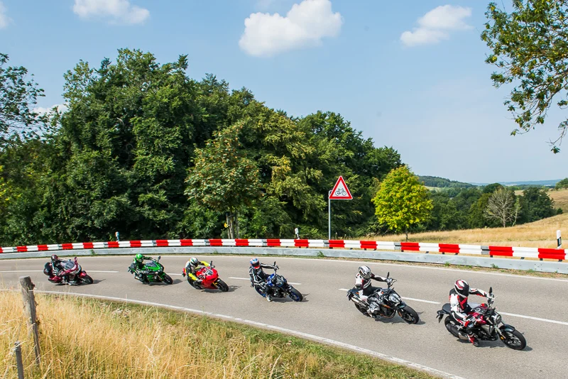 group_riding_tyson_jopson-1.jpg