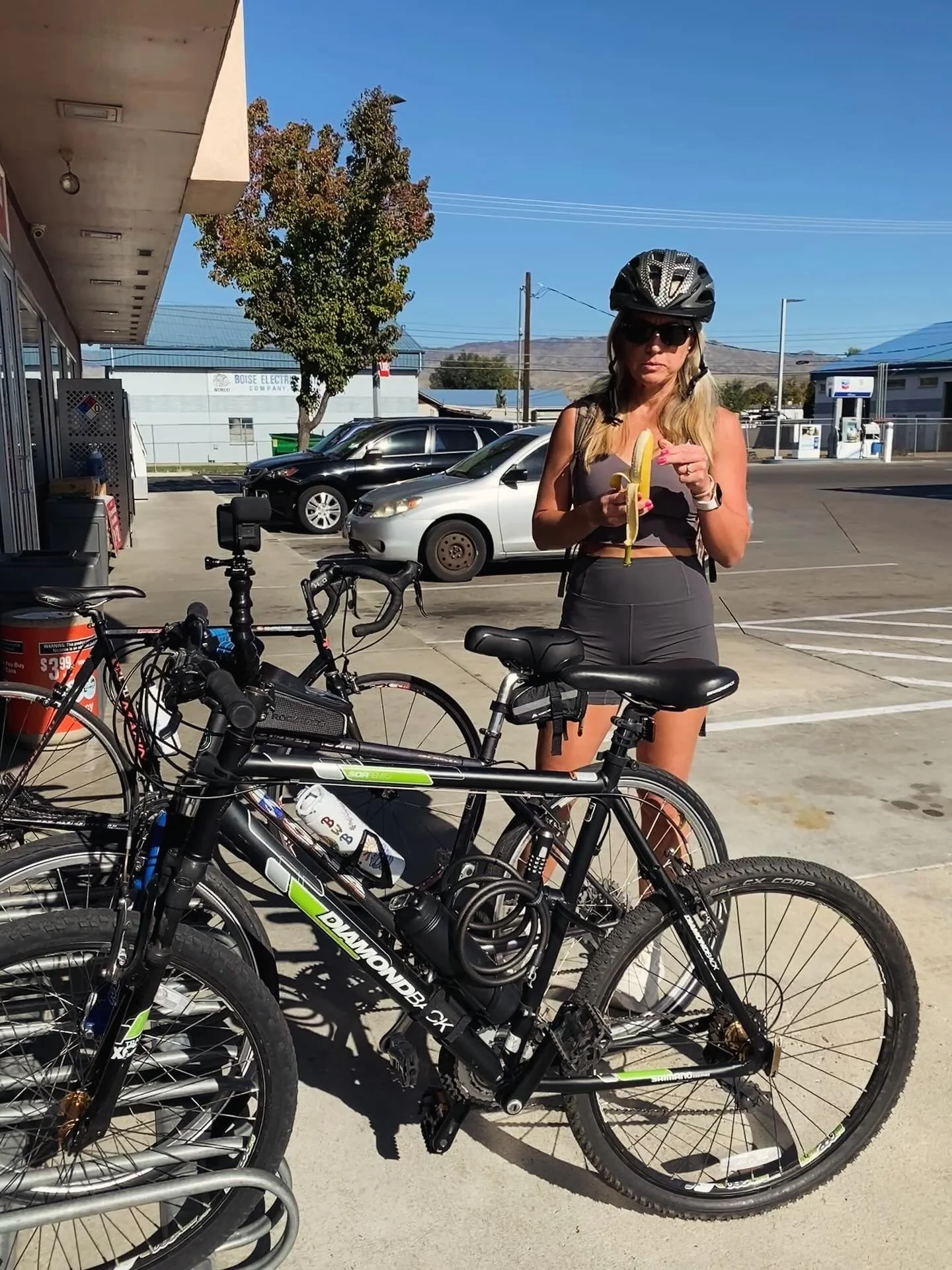 🚲Ring that PR BELL 🛎️

Now that we are huge into the biking scene 🤣 we thought why not &lsquo;bike to work&rsquo;? 

After breakfast, we set out to a coffee shop 10 miles away by bike. 

That took about an hour following the GPS along the greenbel