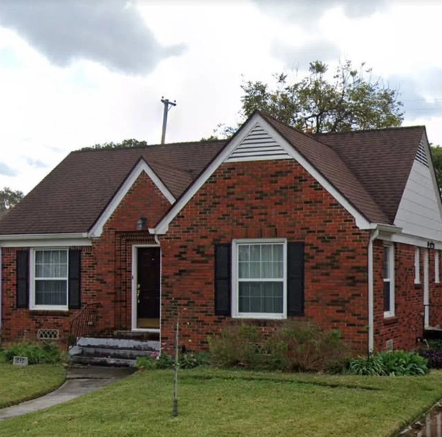 6 months after we got married, Blakley made me quit my job.

We didn&rsquo;t have any money, and her salary didn&rsquo;t cover our monthly expenses.

I was miserable at my job making cold calls to sell insurance.

That&rsquo;s just the kind of person