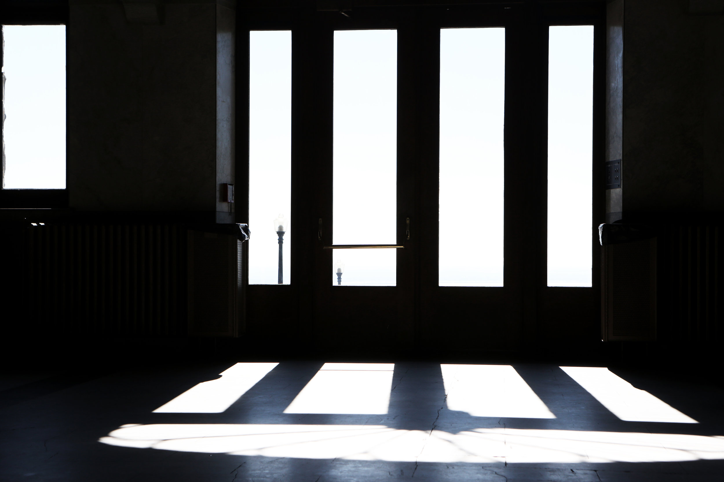 https___www.lifeofpix.com_wp-content_uploads_2016_03_Life-of-Pix-free-stock-windows-light-door-LEEROY.jpg