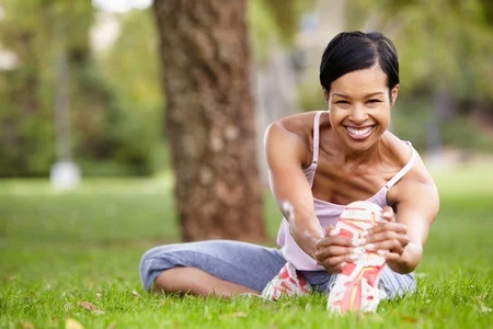 42109698_S_africanamerican_exercising_sneaker_stretching_.jpg