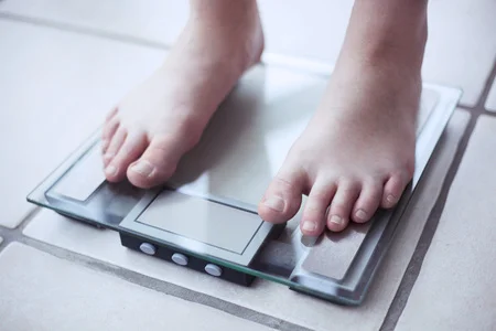 59035189_S_scale_feet_obesity.jpg