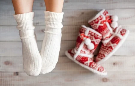 33119577_S_holiday_socks_pamper_slippers.jpg