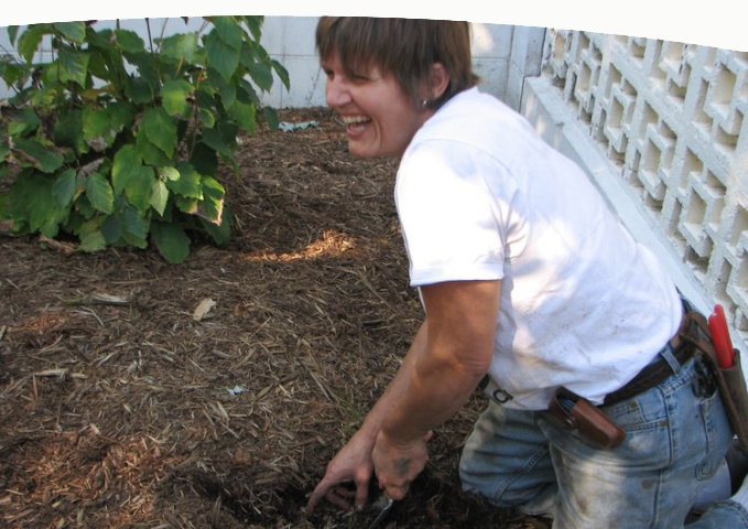 Roxanne-digging.jpeg