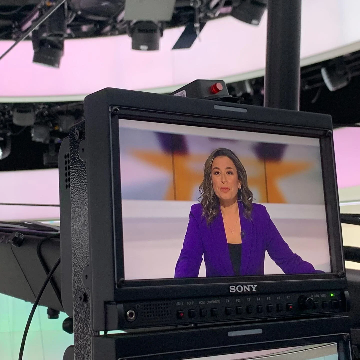 Back in the space age studio and back on the tellybox. Thanks @tenneka_  for the photos 😘