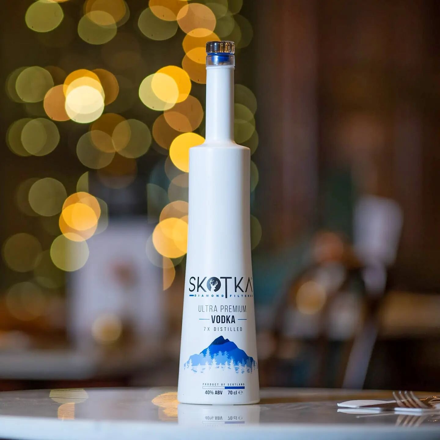 The bottles design has a fair bit of presence about it, wouldn't you agree? 

▫️
▫️
#vodka #vodkagram #vodkalovers #vodkainscotland #scotlandvodka #scottishvodka #bottledesign #premiumvodka #luxuryvodka #vodkagift #madeinscotland #skotka #skotkavodka