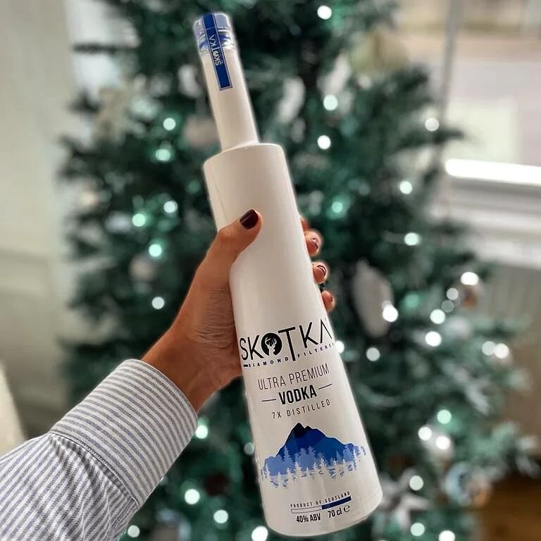There's still time to buy a bottle for Christmas 
▫️
🎅🏻
🎄
▫️
#vodkagram #vodka #vodkalovers #vodkachristmas #vodkadrinks #vodkagift #vodkainscotland #vodkacocktail #scotlandvodka #scottishvodka #premiumvodka #luxuryvodka #awardwinningvodka