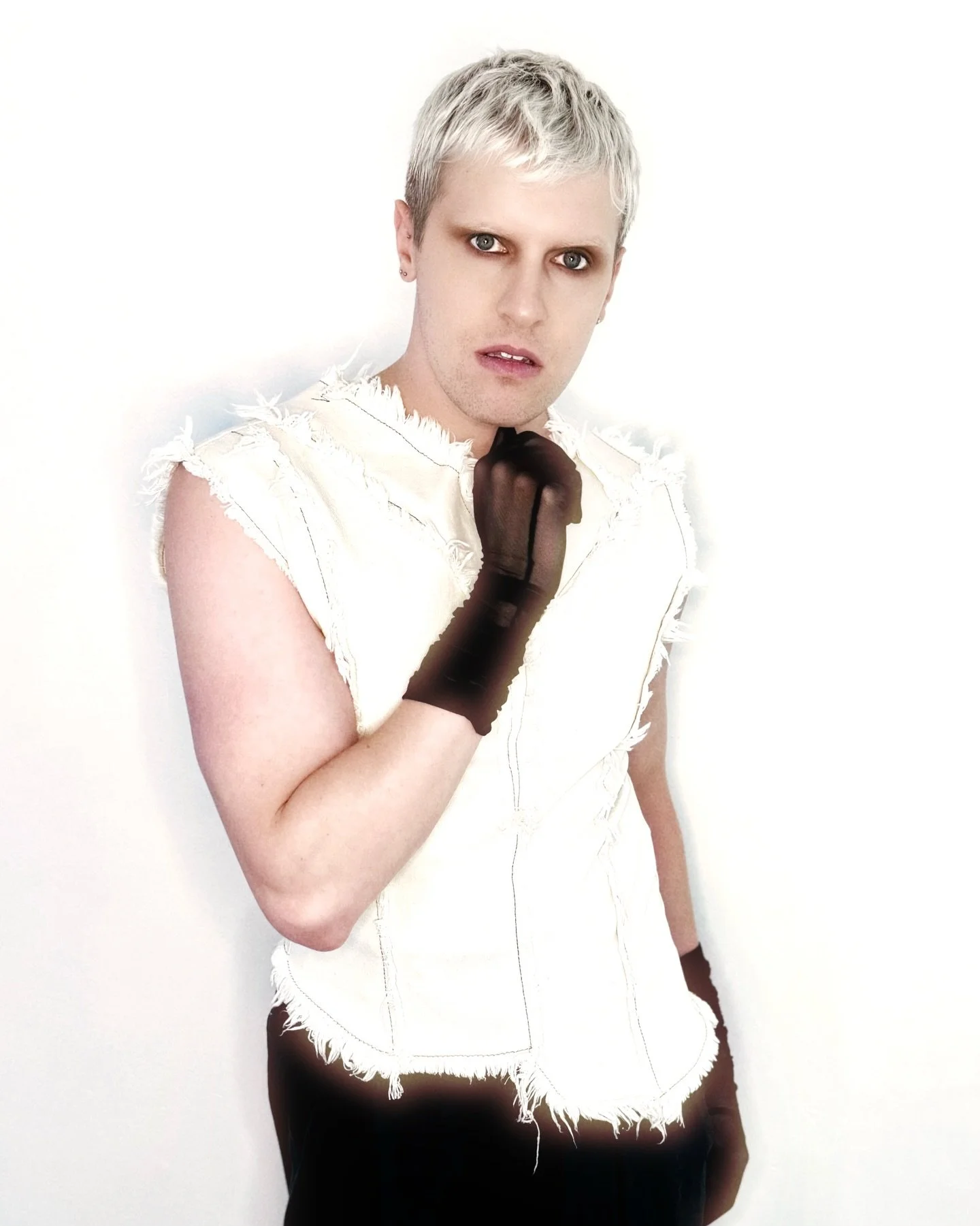 first show of 2026 is 1.30 at pie shop 💋 which means brand new songs and a fresh era starting live. with super stars @astronautclassband and @itshallbeshelby!

then go vote bryce bowyn for best pop song at the wammies for wicked wings. link in bio ✨