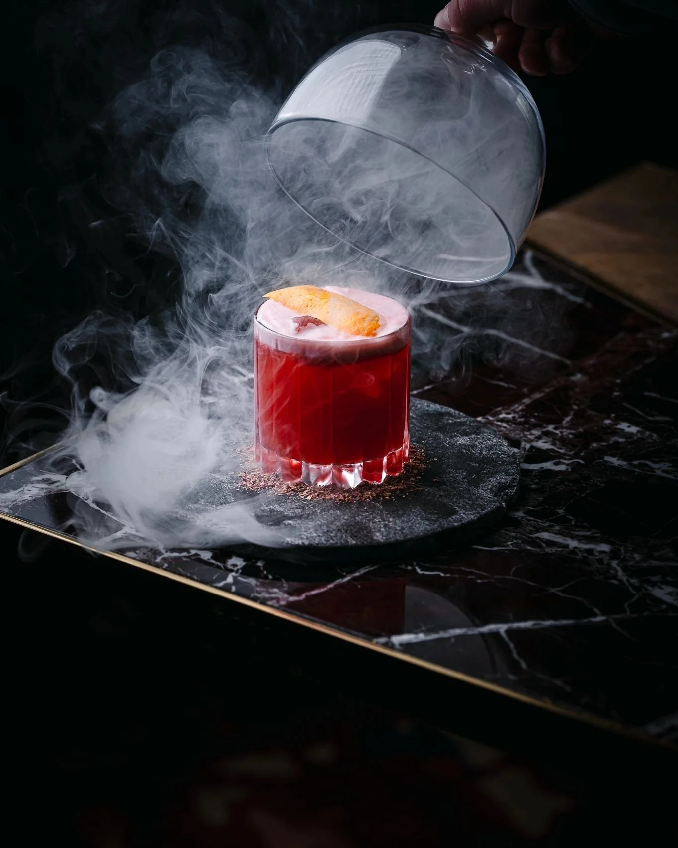 Figured it's been a while I haven't shared some cocktails shoot !  Cheers to that 🥂
.
1:@fiskebar.ch 
2-3:@cafedeparismc 
4-5:@sachi.geneva 
6:@helia.bar 
7:@mo_geneva (MO bar)
8:@beaurivagegeneve 
9:@blacksheepgeneva 
10:@leverreamonique 
.
Thanks 