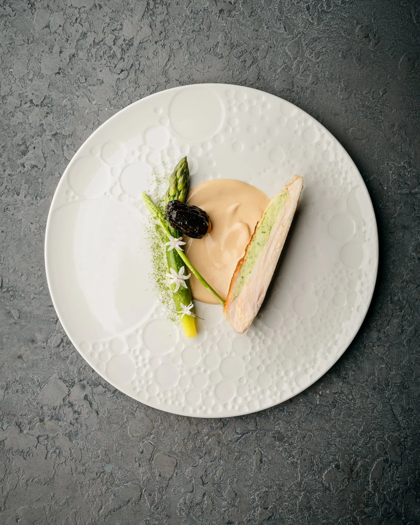I had the pleasure to photograph chef @cyrilleazevedo in action over the launch of his recent menu at the @21clubgeneve
Thank you for your ongoing trust and enthusiasm during our shoots 🙌🙏