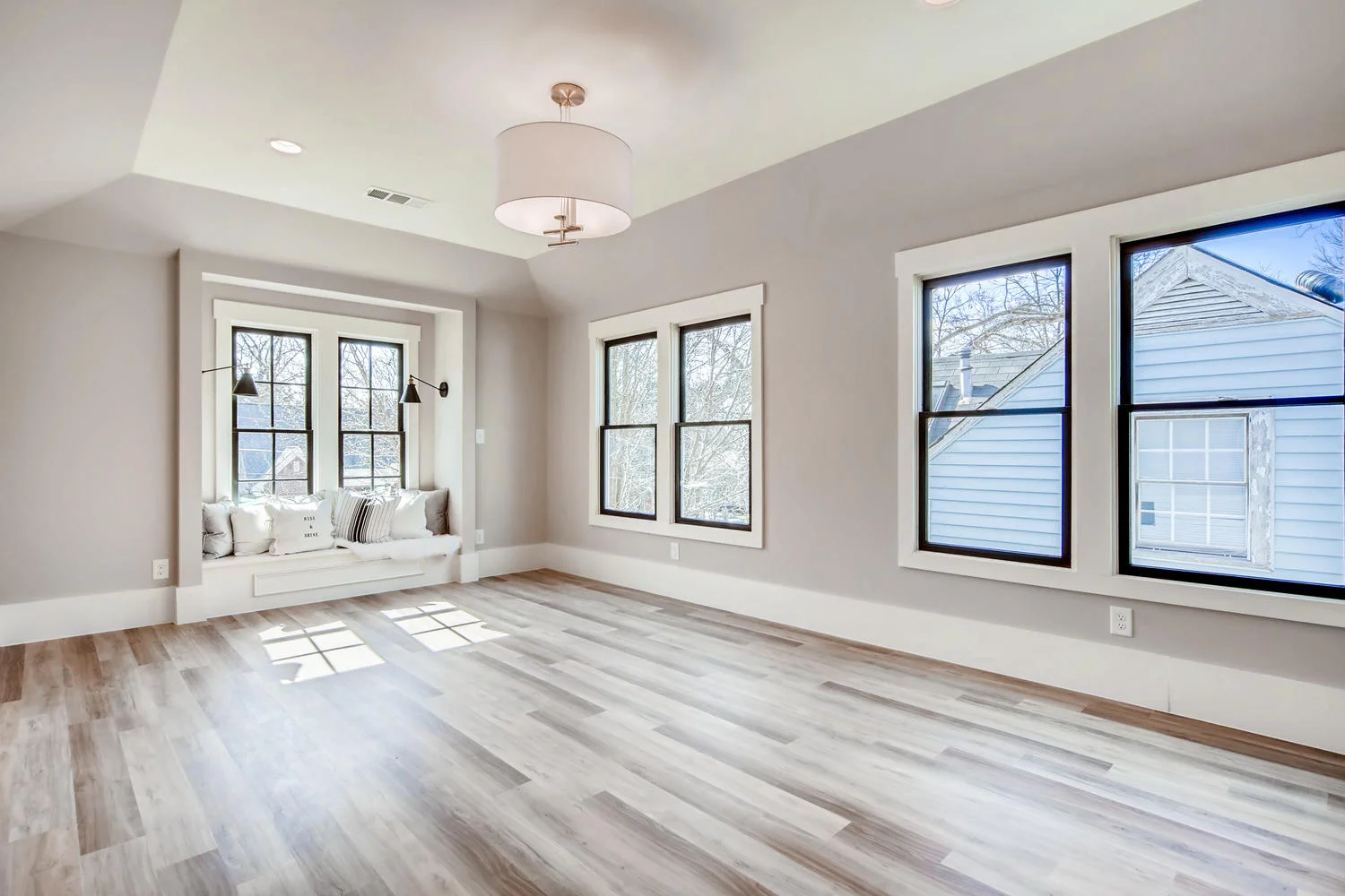 2724 Tupelo St SE Atlanta GA-large-014-27-Master Bedroom-1500x1000-72dpi.jpg
