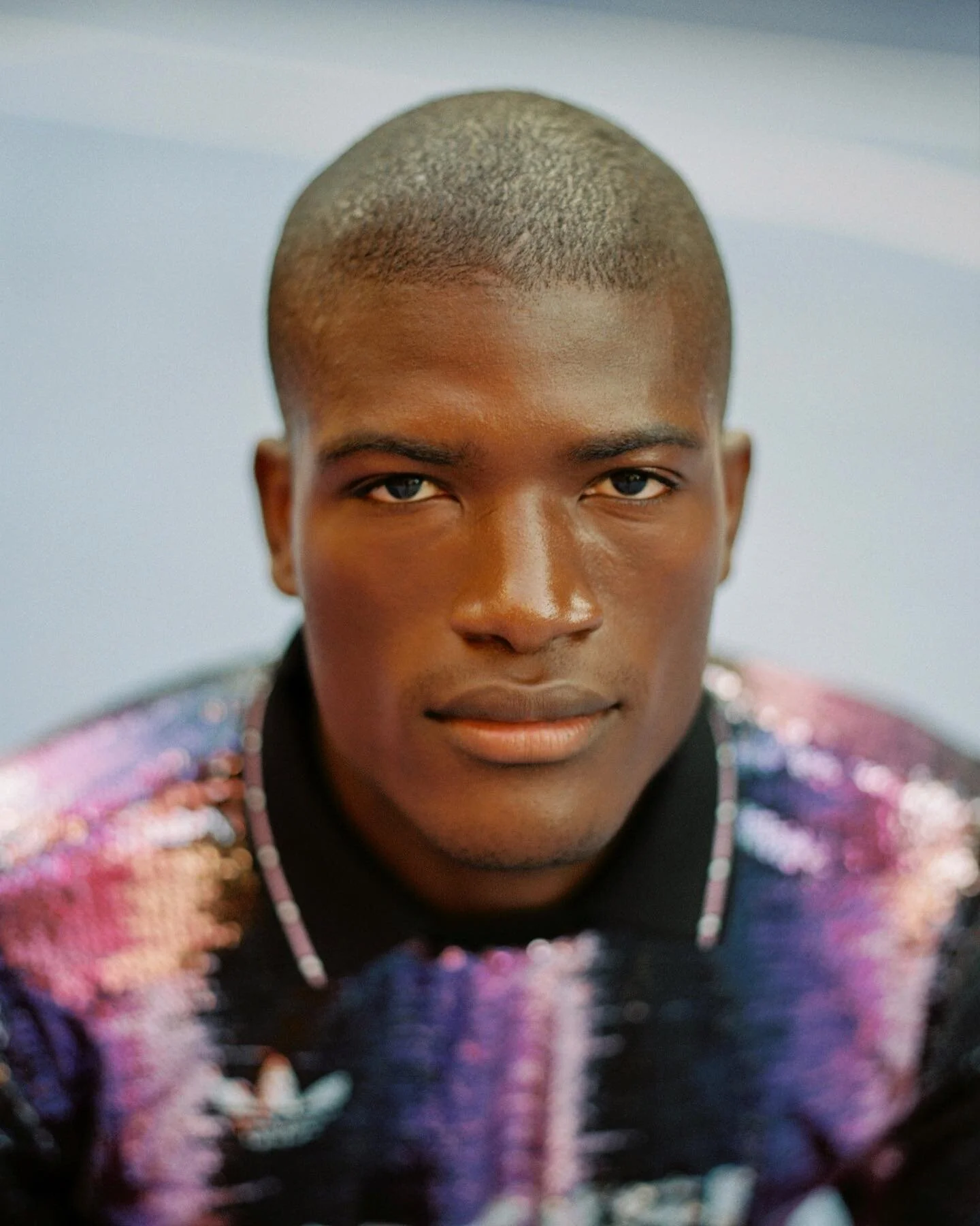 Game time 🎾 Samba in @adidasoriginals x @annaisoniemi for @fword_magazine 

Photography: @enriquellorens
Styling: @guillemchanza &amp; @thecarlaconcept
Model: @sambaaliasmbess