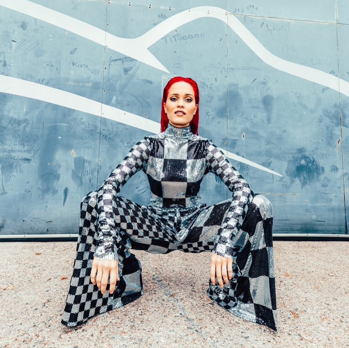 @sannivirallinen wearing chequered sequin look for El&auml;m&auml; Lapselle concert 🤍 

Photography by @attemalaska
Styling by @emmasaarnio