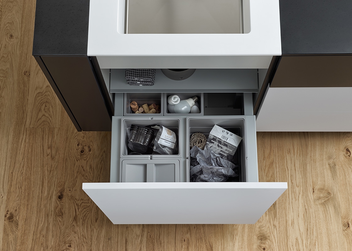  Handleless drawers and fitted bins 