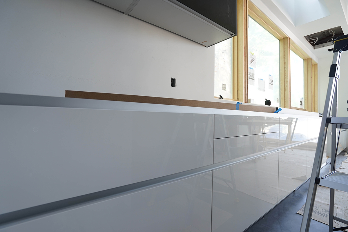 High gloss lacquer reflecting light