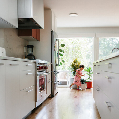 A GRAY AND WHITE KITCHEN AS HEART OF THE HOME