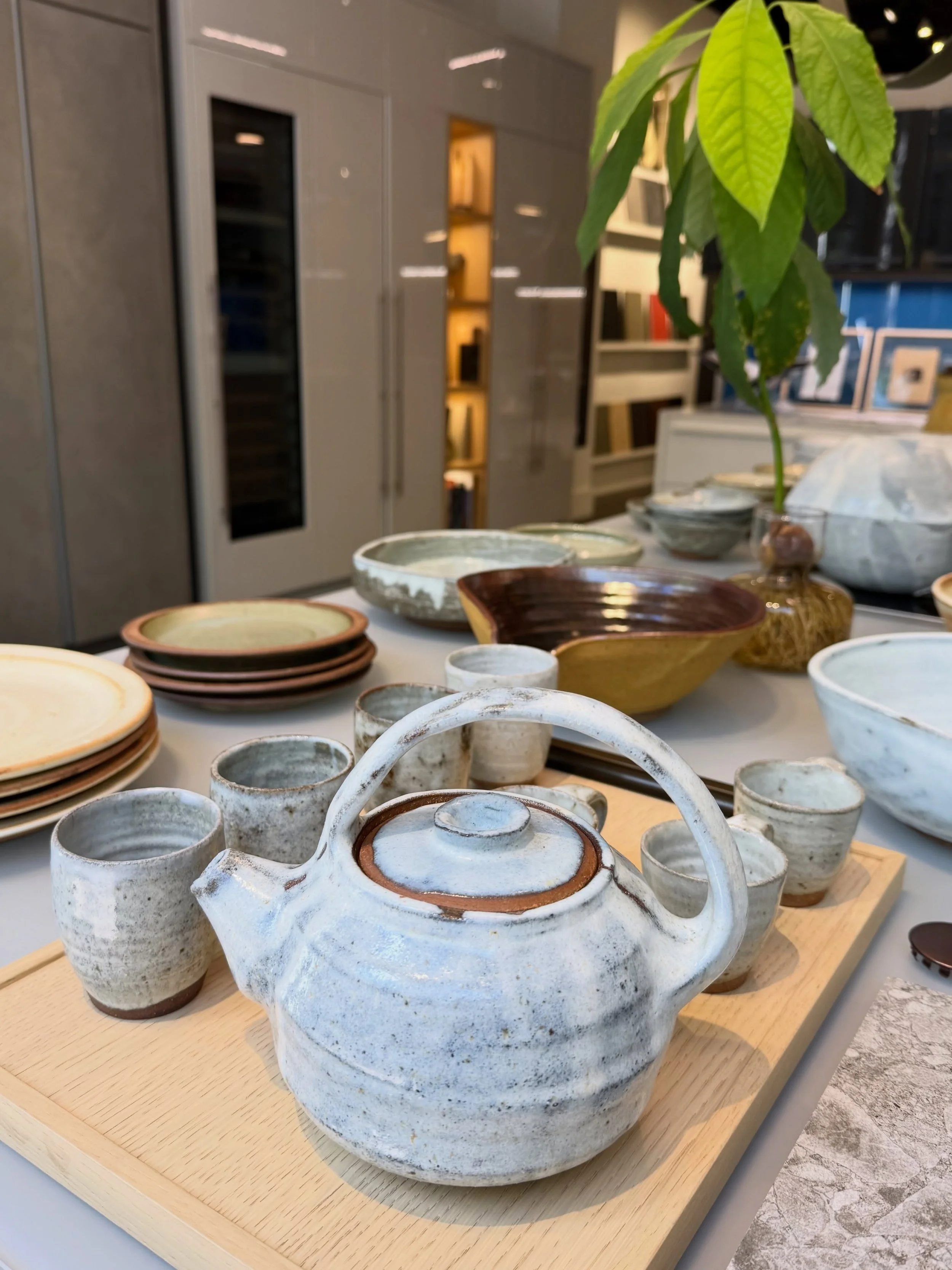 Getting ready for 1st Thursday Artwalk 
Tomorrow! 
Hadar Iron&rsquo;s ceramic arts🤍
5:30-8:30
314 Occidental Ave S Seattle
@pioneersquare 
@in_ferment 
@irisguydesign 
#pioneersquareartwalk 
#artwalk #seattleartwalk 
#bloggerseattle 
#ceramicart
