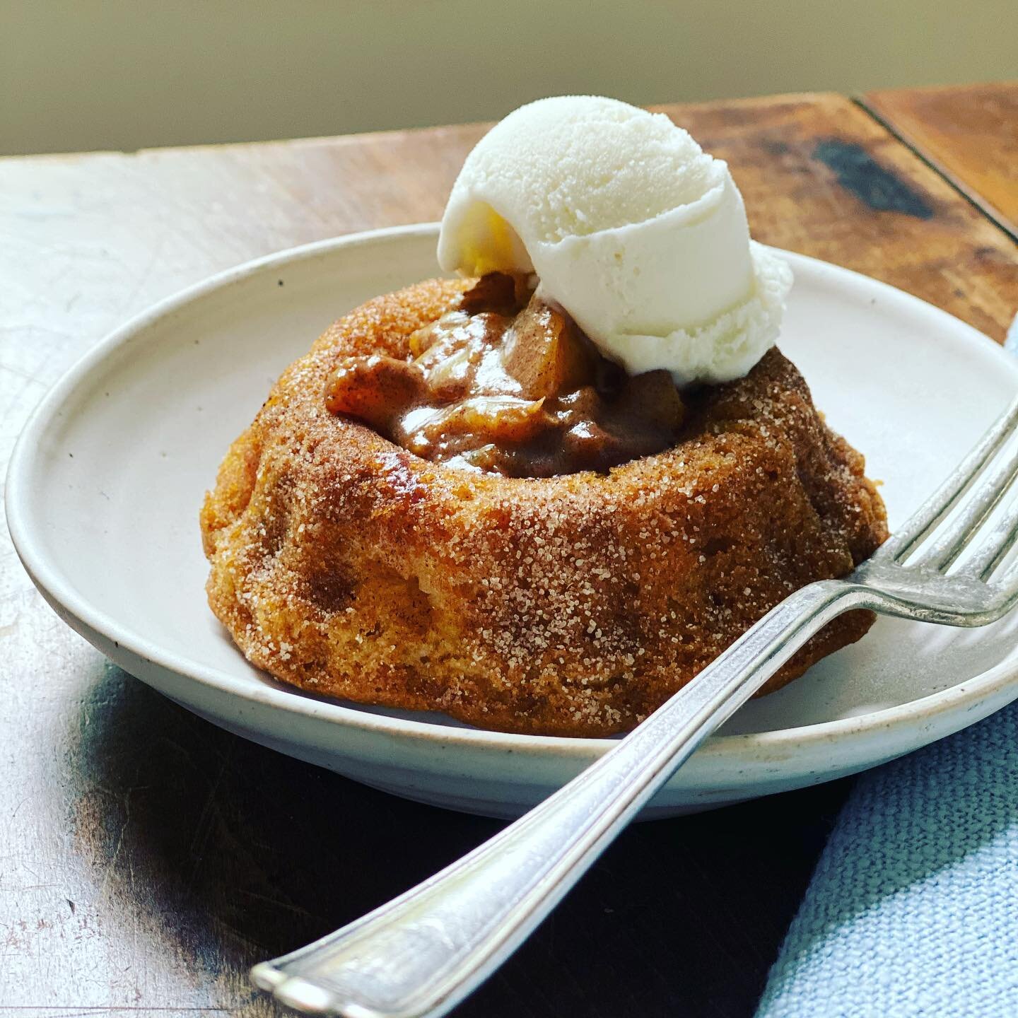 Peach Bundtlettes with Salted Caramel Sauce! 

With peach season almost over, preserve the last few in this cake that you can make in 2 loaf pans as well. Recipe by Publishing Assistant @baileyclaire_carr Recipe link in bio.