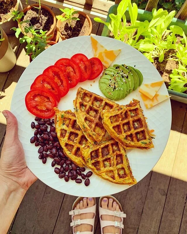 Waffles are just pancakes with abs...🧇⁣
⁣
I got a new waffle maker from @unprocessyourfood and I&rsquo;m OBSESSED. I love that you can basically turn any food into a waffle. Please expect endless waffle recipes. 🤷🏼&zwj;♀️⁣
⁣
Today&rsquo;s waffle i