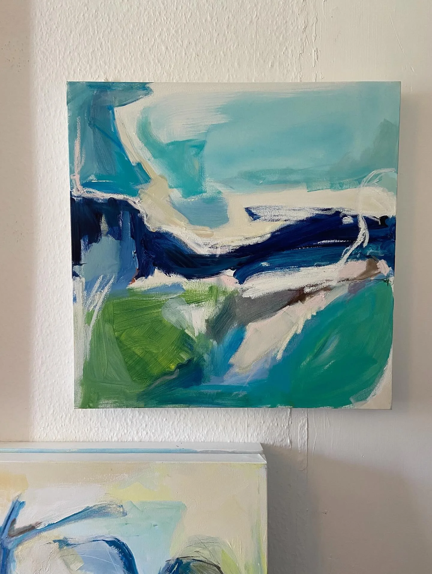 On the studio wall today&hellip; having fun with the blues 💙

#abstractlandscape #expressivepainting #inthestudio #markmaking #freedom #energy #inspiredbynature #gesturalpainting #contemporarylandscapepainting #artist #colourlover #blue #acrylic #oi