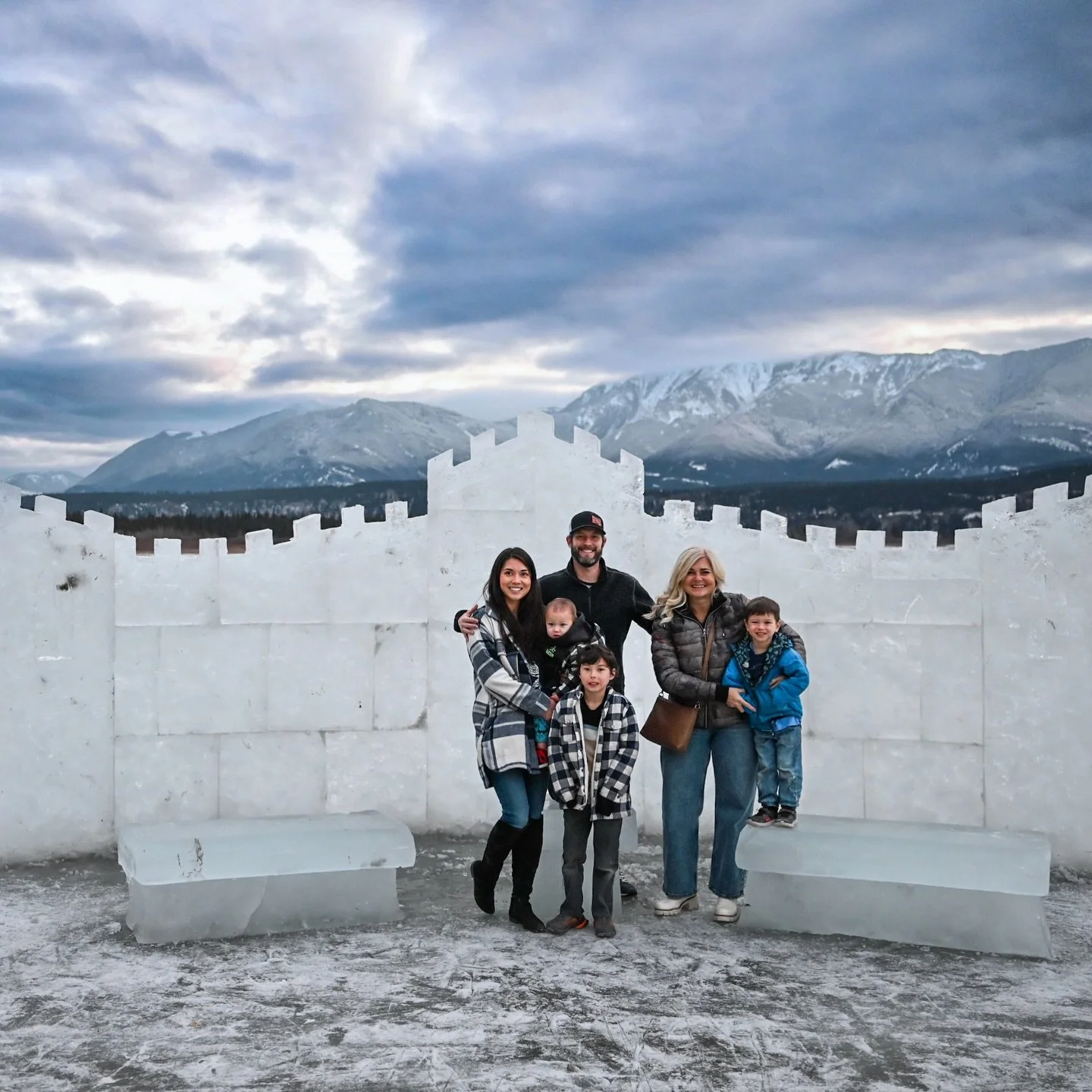 Ice Castle magic 🧊 🏰 ✨ 
On Columbia Lake. We chatted with the family who created it &lsquo;we wanted to leave something for people to enjoy&rsquo; 

How special is that? 

#canalflats #columbialake #icecastle #icesculpture #sunsetontheice