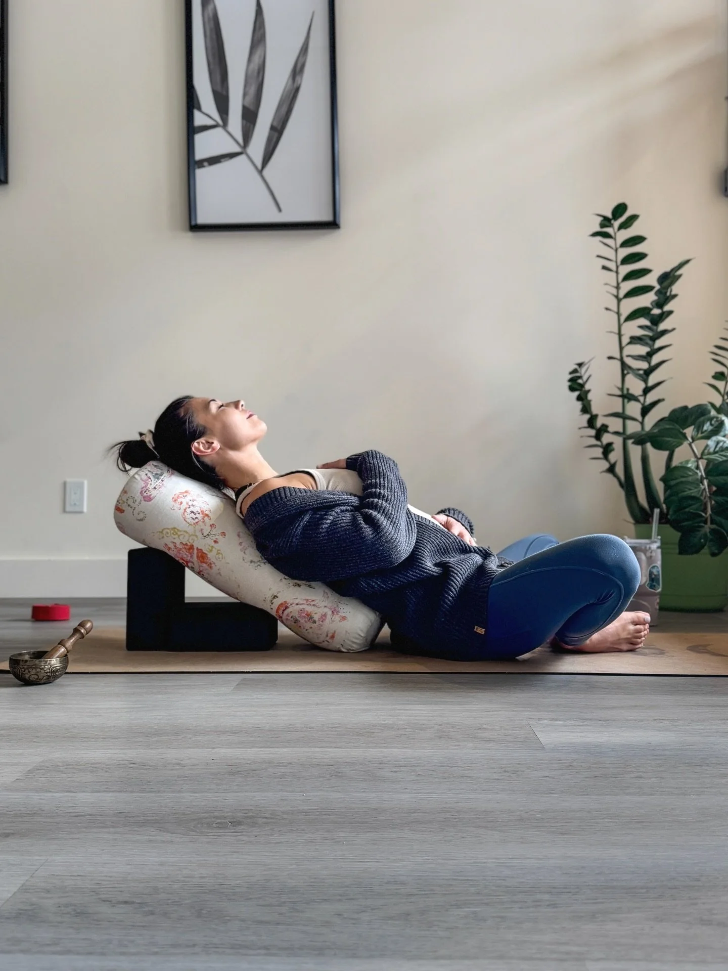 Softening into stillness 🤍

Yin yoga invites you to slow down, to linger in the quiet spaces, and to gently open both body and mind. Through longer-held poses, we nourish the connective tissues, improve flexibility, and create space where we&rsquo;v
