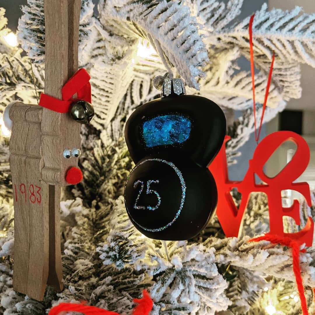 🎄 Merry Christmas 🎄 from Philadelphia! 
May your 2022 be filled with love &amp; strength.
- Team Sunda

#sundasport #phillylove #phillykettlebellclub #phillykettlebells #love #christmaskettlebells #cityofbrotherlylove #kettlebell