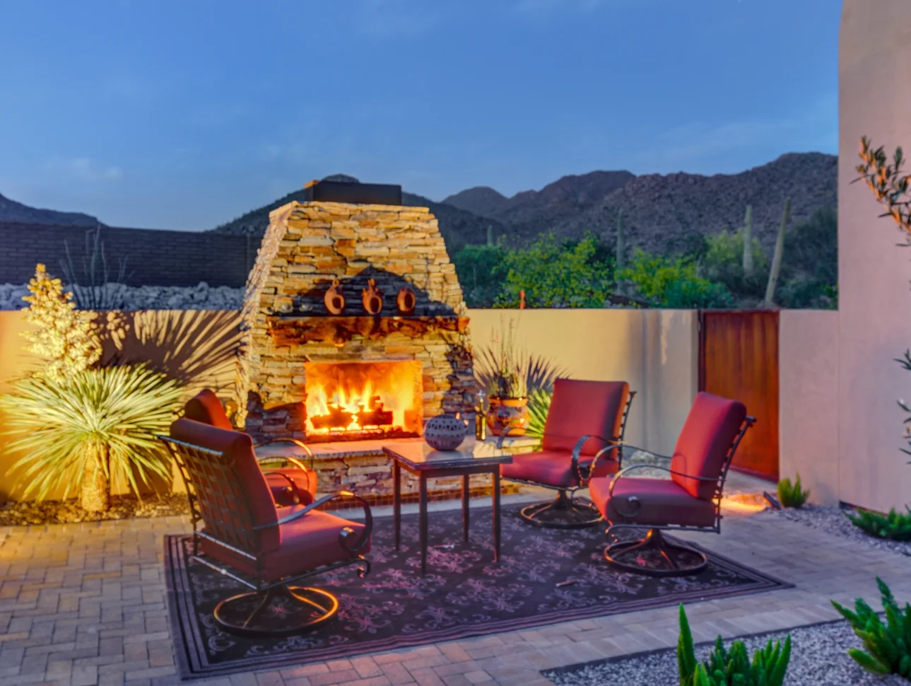 outdoor fireplace.jpg