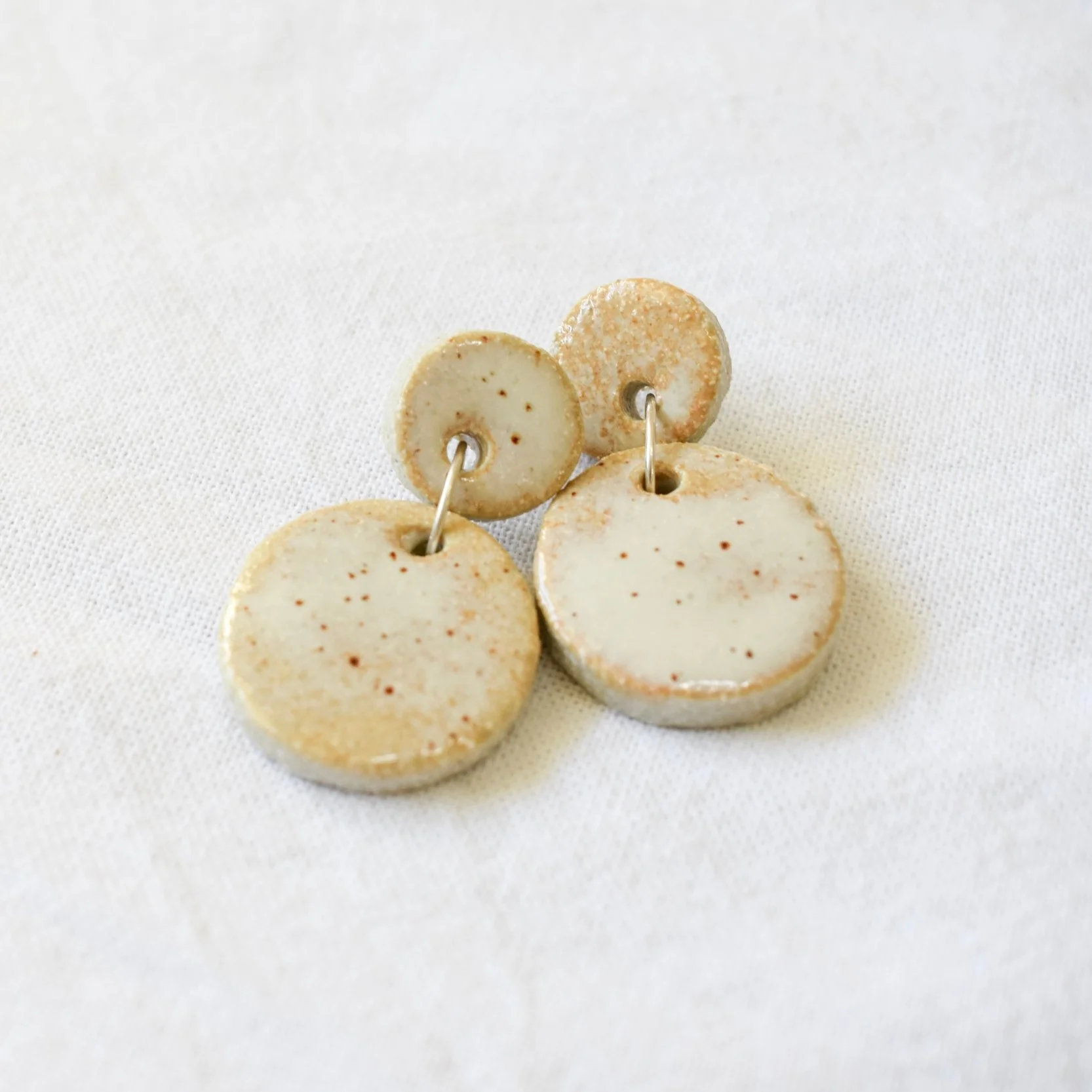 Sandy drop studs