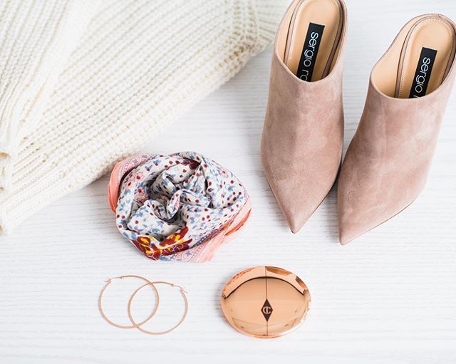 Beautiful neutrals for the new year! ⭐️ Get all the details about these beautiful things on my NEW BLOG www.loveerinsloan.com ❤️ Check it out! .
.
.
.
.
.
#photooftheday #girl #itgirl #gorgeous #fashion #perfect #bayareamom #momstyle #40something #40