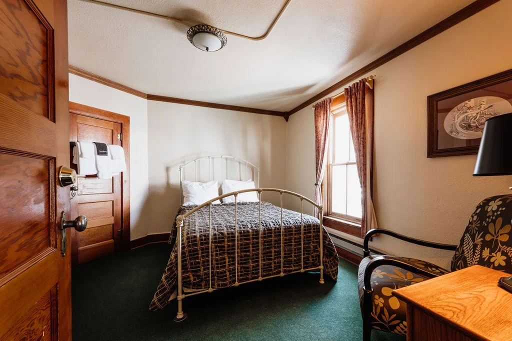 chico main lodge full bed.webp