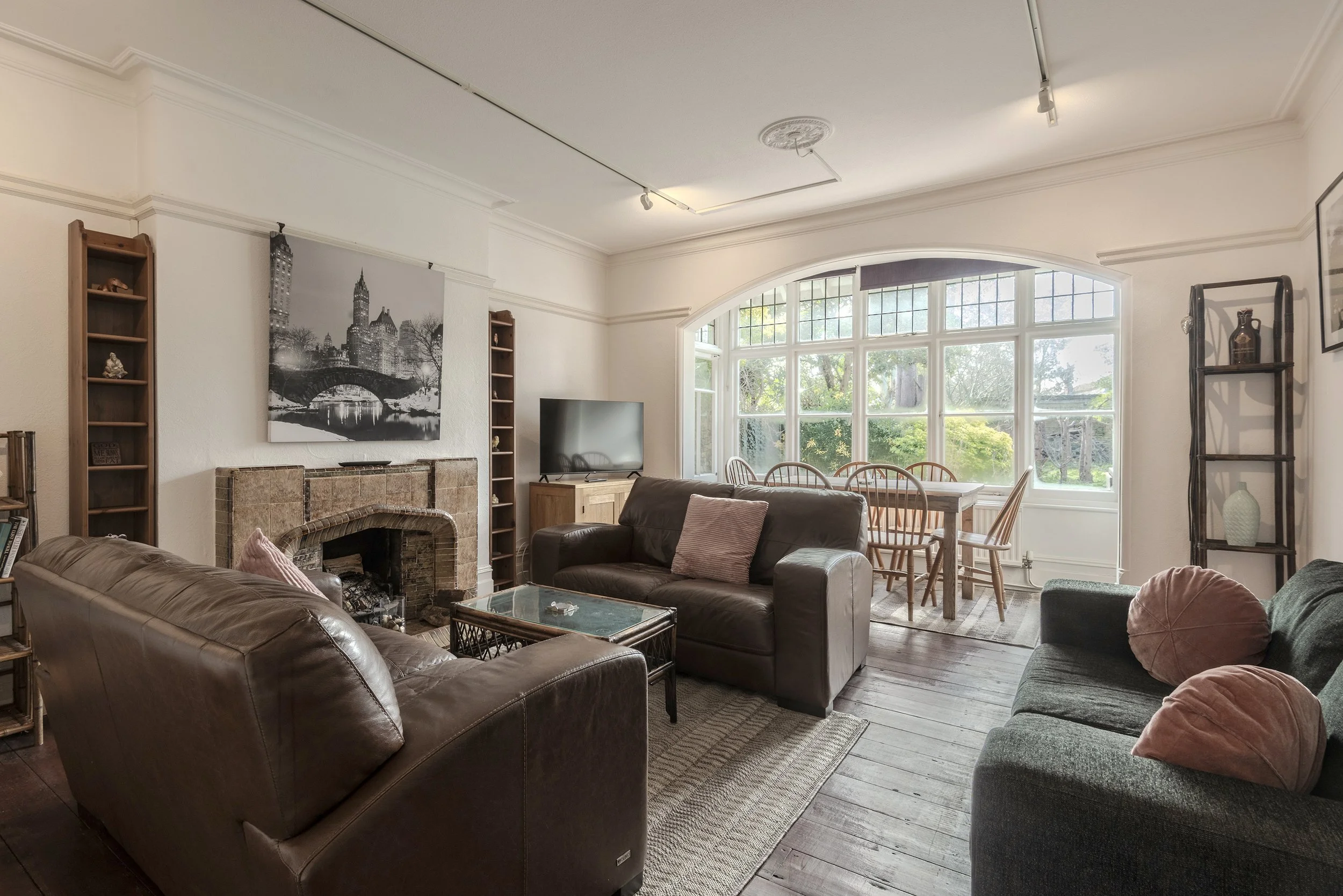 Living Room-1844.jpg