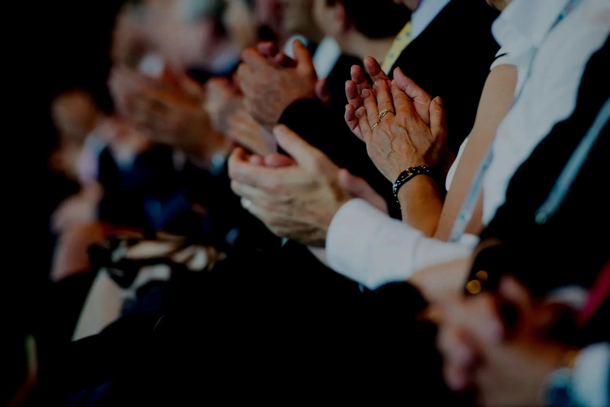 Applauding-businesspeople-in-a-row-174279906_2121x1416.jpg