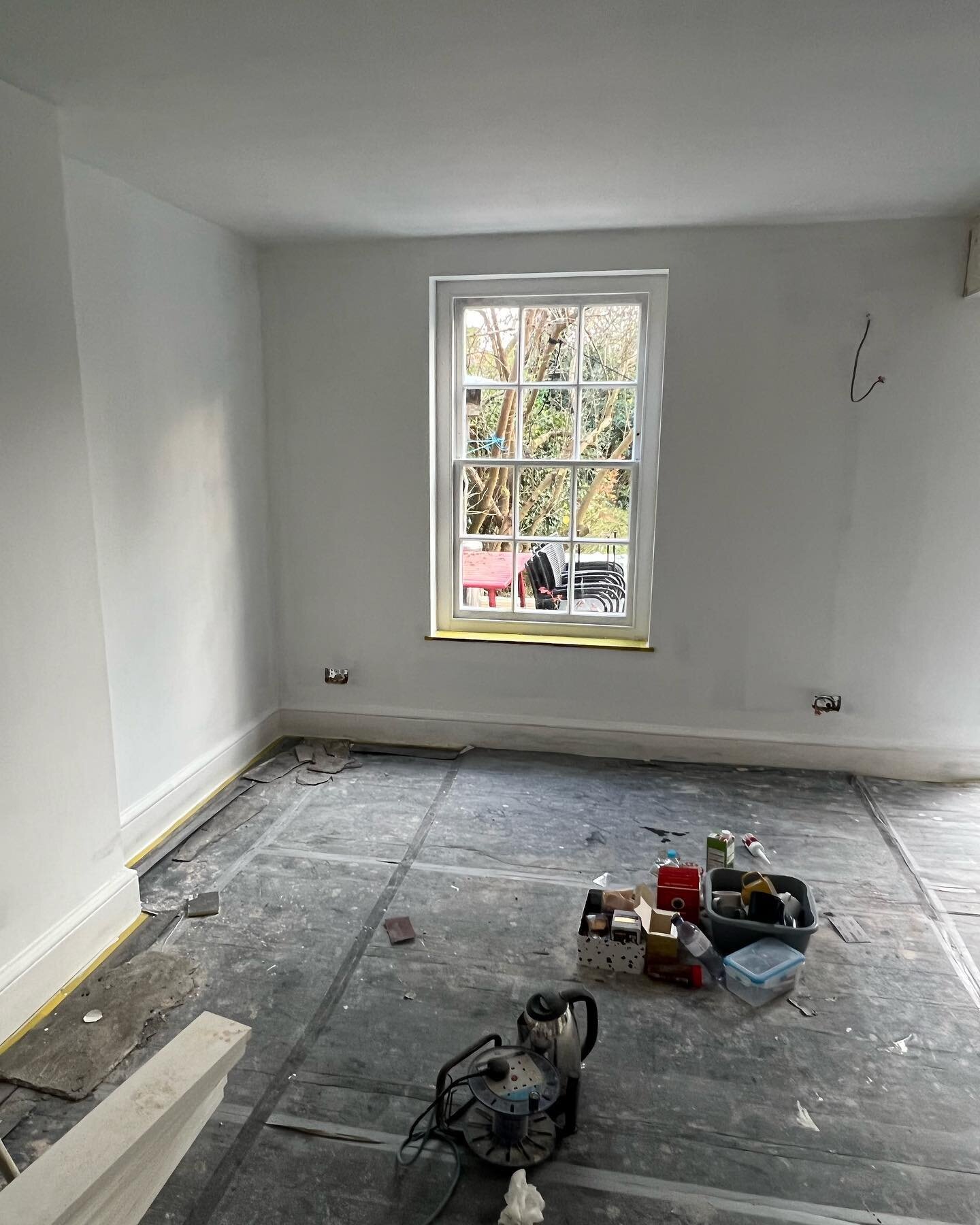A good few days on our Barton road project with @cb1buildingandcarpentry2 
Bringing areas forward ready for second fixes etc. 

#cambridgedecorating #paintersofinstagram#decoratorsofinstagram #interiordesign #Cambridge #decor #decorate #decorating #d