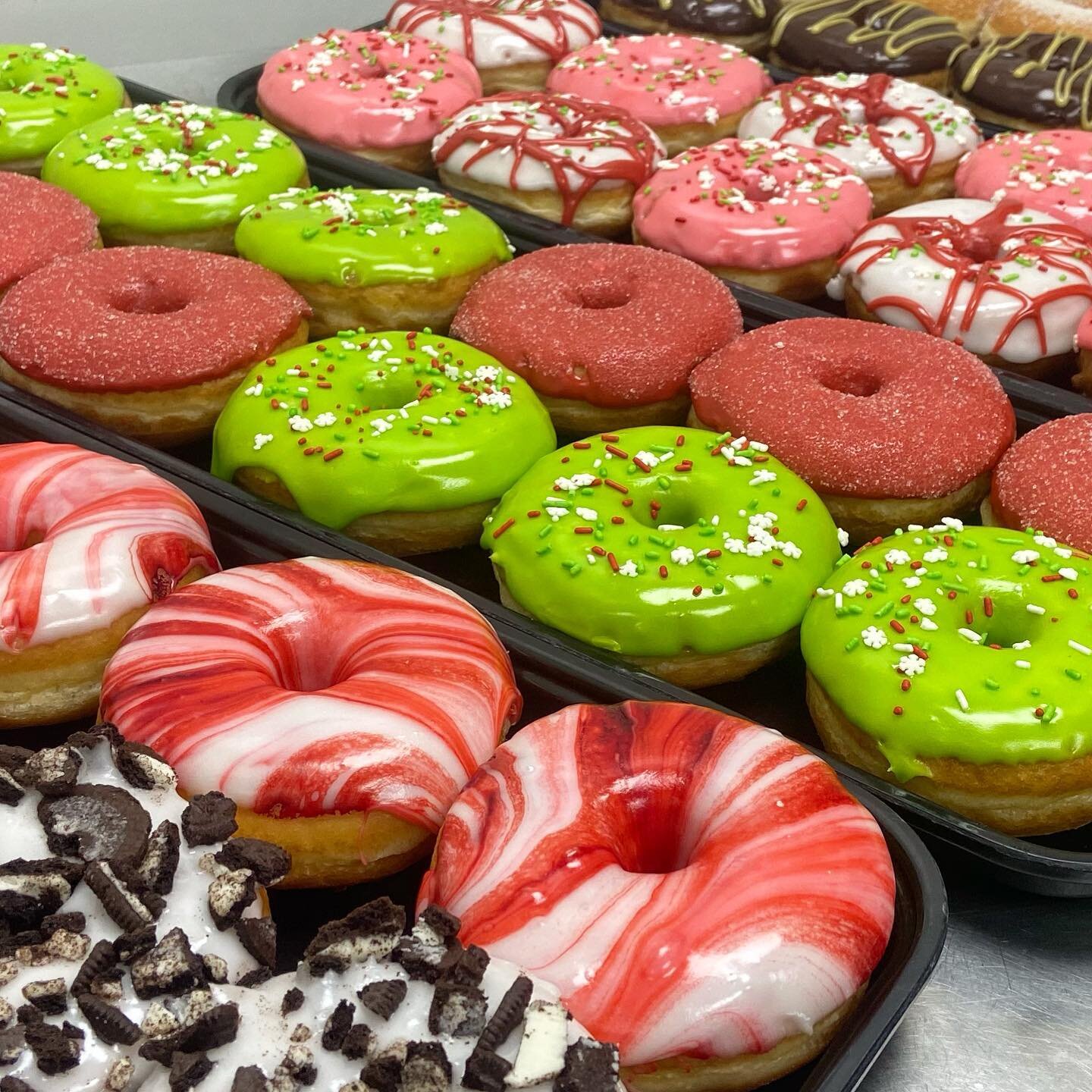 🎉 We hope everyone is having a good holiday! Just a reminder that we will be closed New Year&rsquo;s Day, so we will be gearing up tonight&rsquo;s production 🍩 definitely will have some fun flavors for everyone 
.
.
#dotdonuts #vancouverusa #newyea